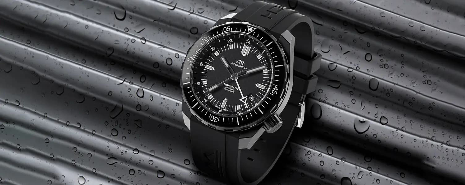 automatic Swiss GMT Watch Tidron UT 360GM-Tpro, carbon case, black dial, white GMT Hand, trigalight Markers, crown on 4 o'clock, FKM Rubber Strap, Date